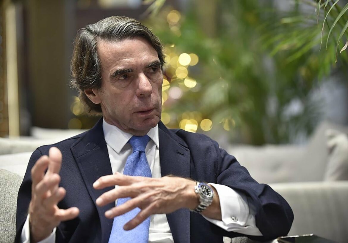 José María Aznar: «Vox quiere mantener el mismo muro de exclusión sectaria de Pedro Sánchez»