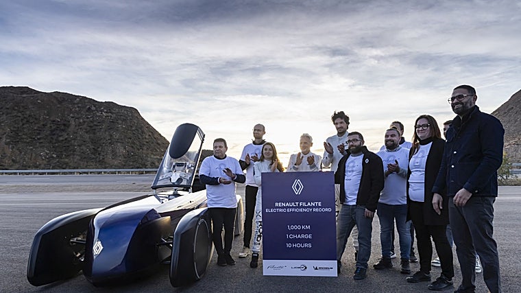 Récord eléctrico: más de 1000 km sin repostar en 10 horas y a velocidad de autopista