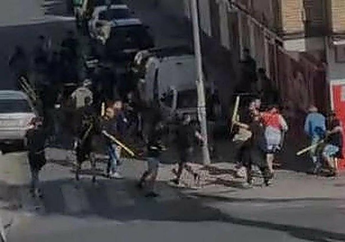 Arrestan en Cartagena a dos ultras por una batalla campal en la previa del Granada – Cádiz