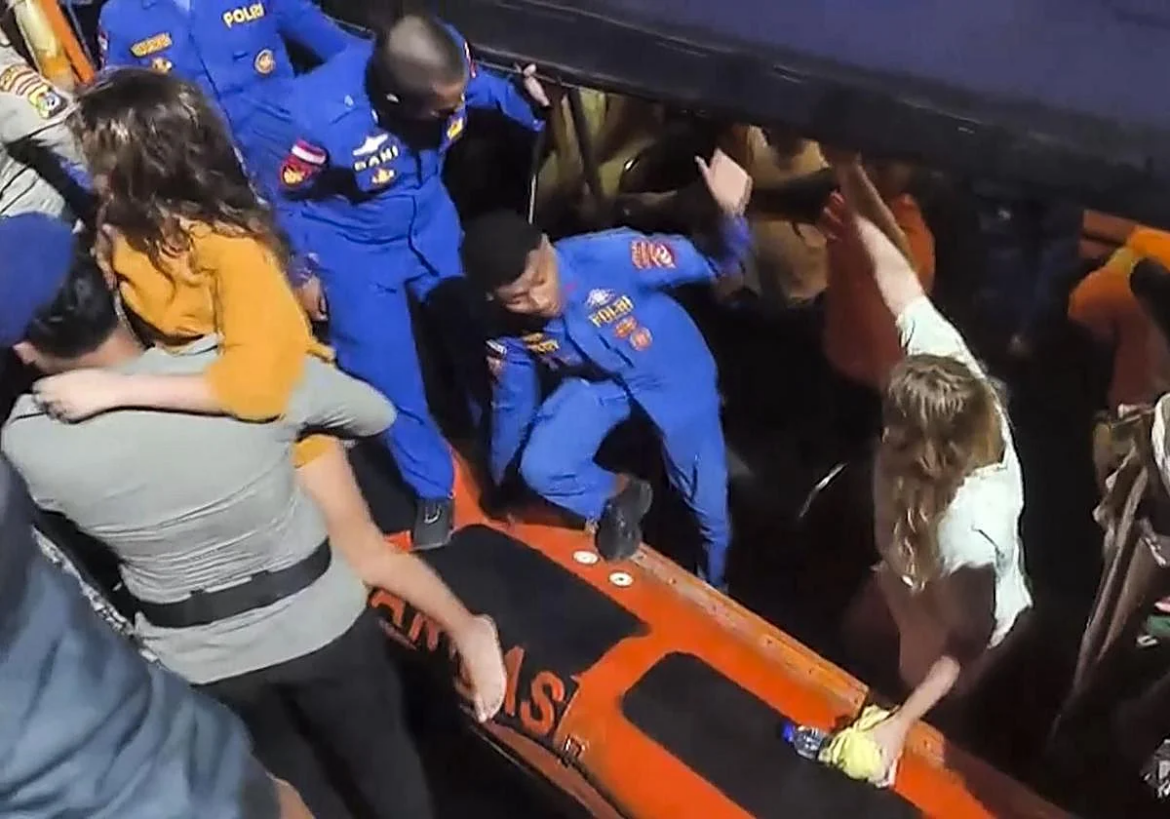 Desaparecidos el exjugador del Cartagena Fernando Martín y tres de sus hijos tras un naufragio en Indonesia