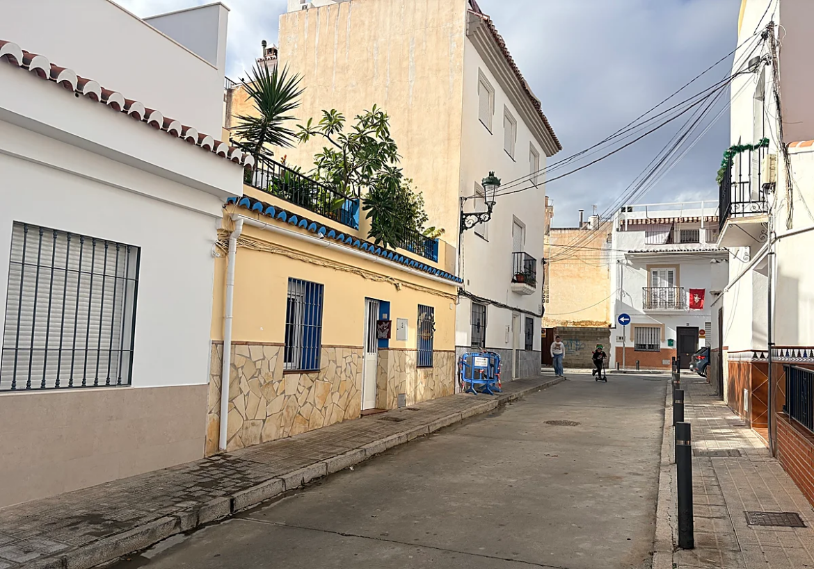 Investigan la muerte de un vecino de Málaga por la posible mala combustión de un brasero de carbón