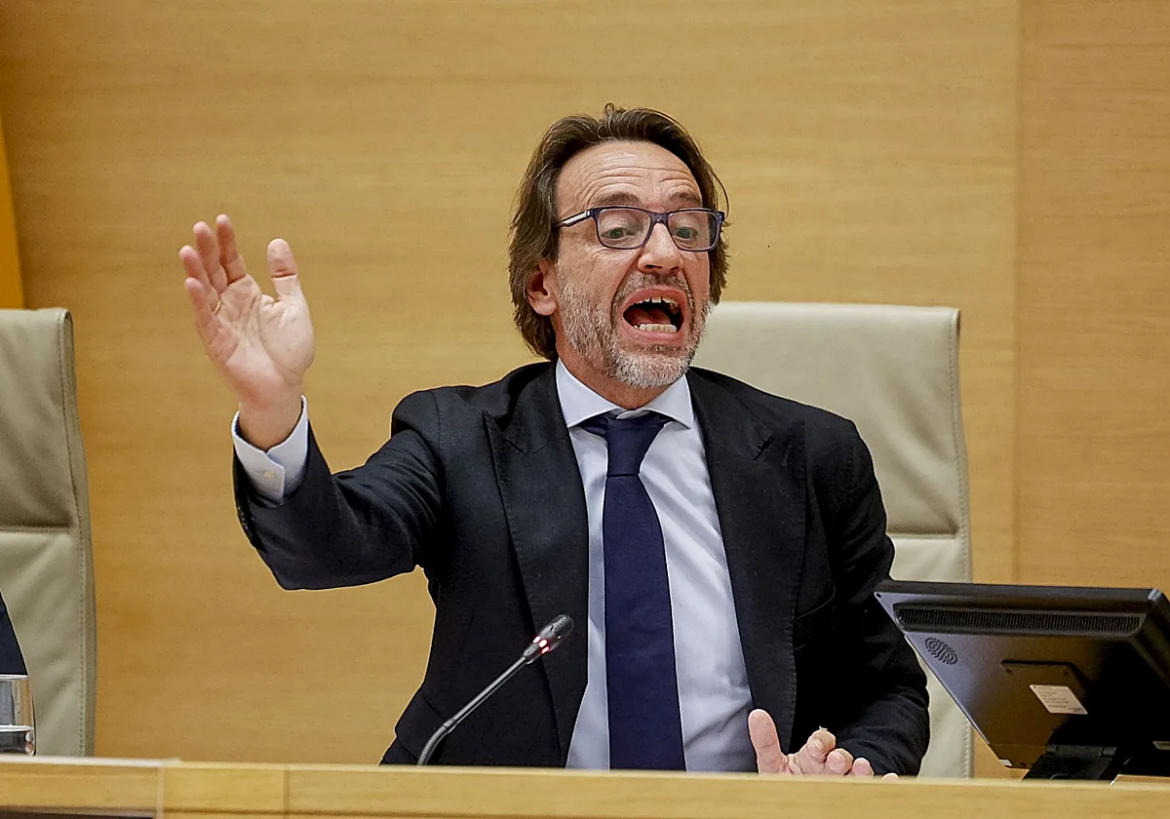 La jueza cita otra vez a la mano derecha de Mazón tras los WhatsApp de la consellera Pradas