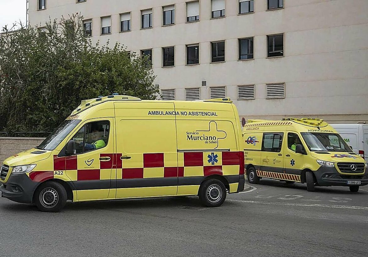 Dos heridos en Molina de Segura por el derrumbe de una pared