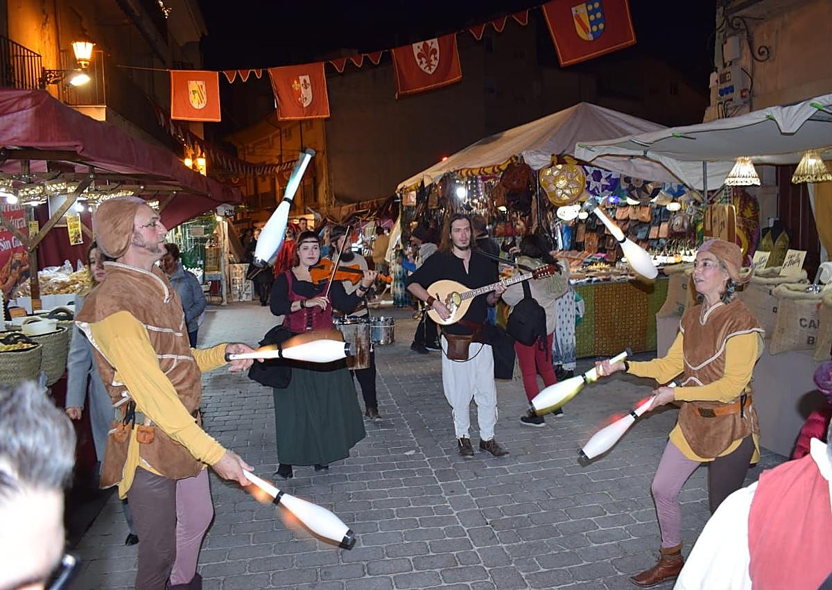 Imagen secundaria 1 - Caravaca recrea su historia con el XXI Mercado Medieval