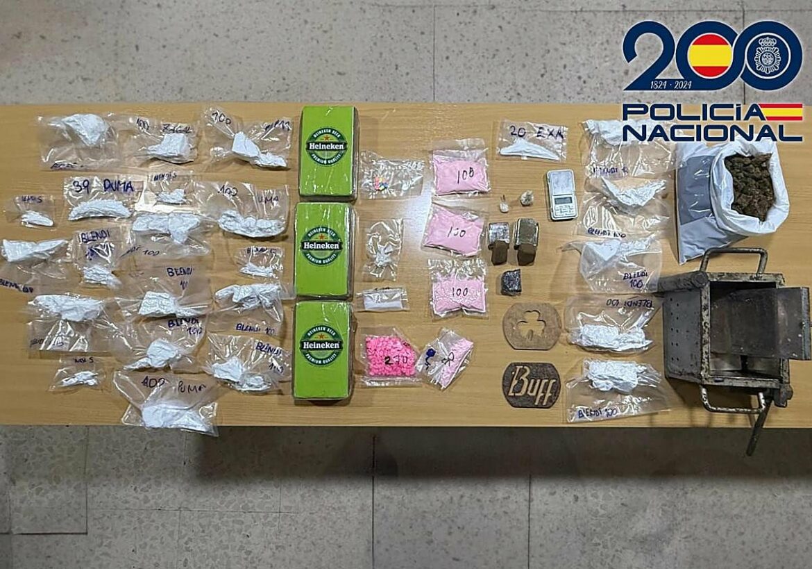 Dos detenidos en la Región de Murcia y uno en Almería por traficar con cocaína adulterada