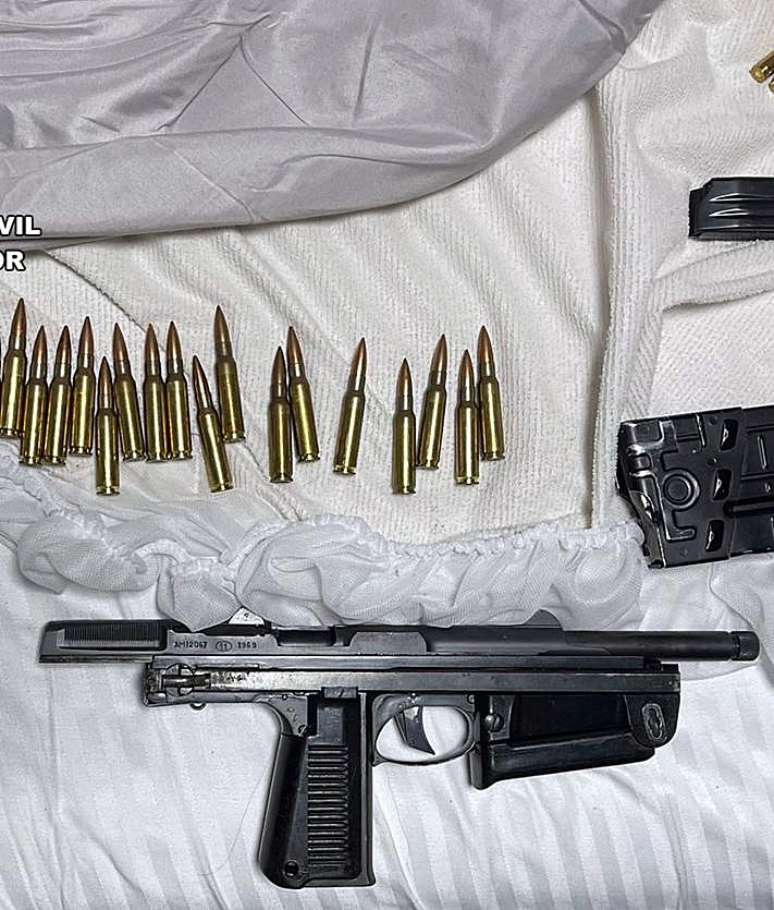 Imagen secundaria 2 - La Guardia Civil halla armas de guerra en la casa de uno de los sospechosos del doble crimen de Lorca