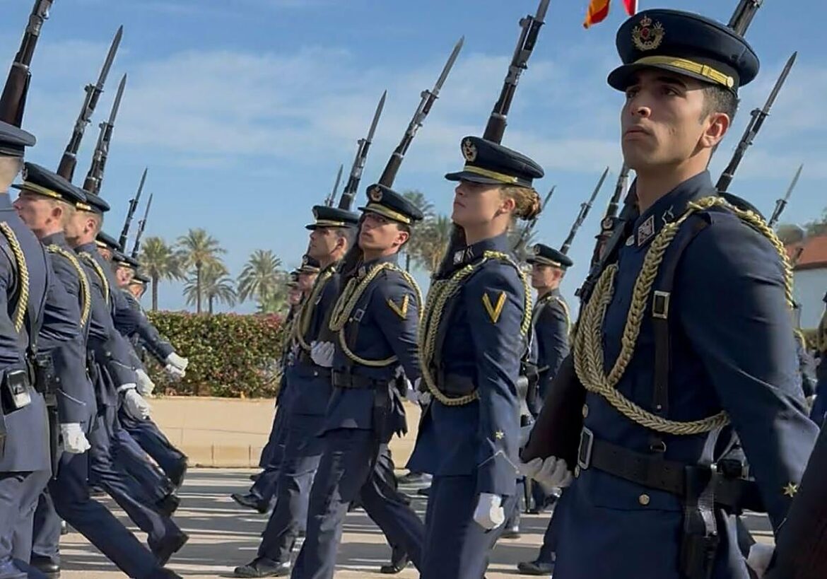 La Princesa de Asturias desfiló en la AGA de San Javier con sus compañeros de cuarto curso