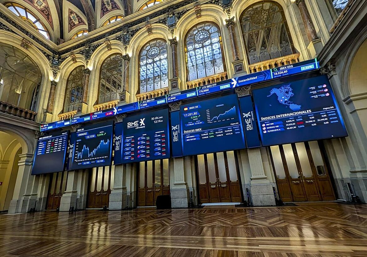 La vieja economía catapulta al Ibex a su segundo mejor registro histórico en el año de la IA en Bolsa