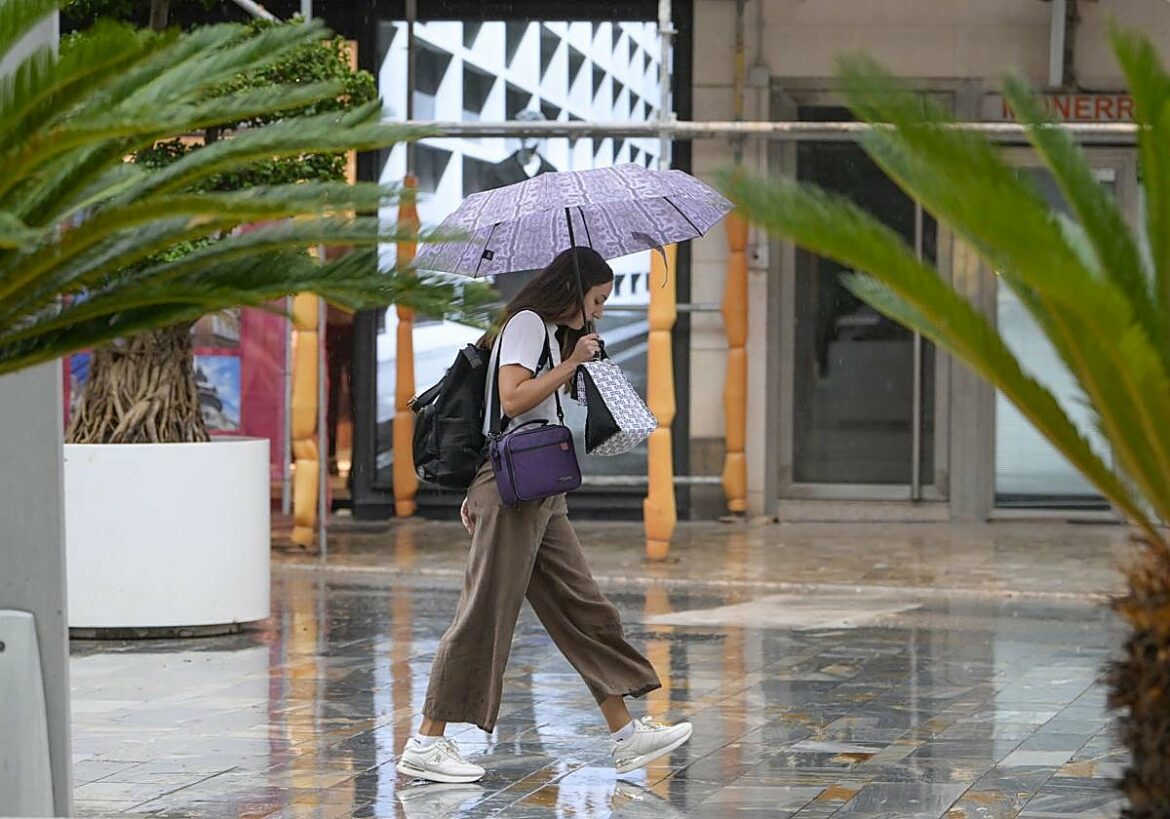 Aemet eleva a nivel rojo el aviso por lluvia y granizo en parte de la Región