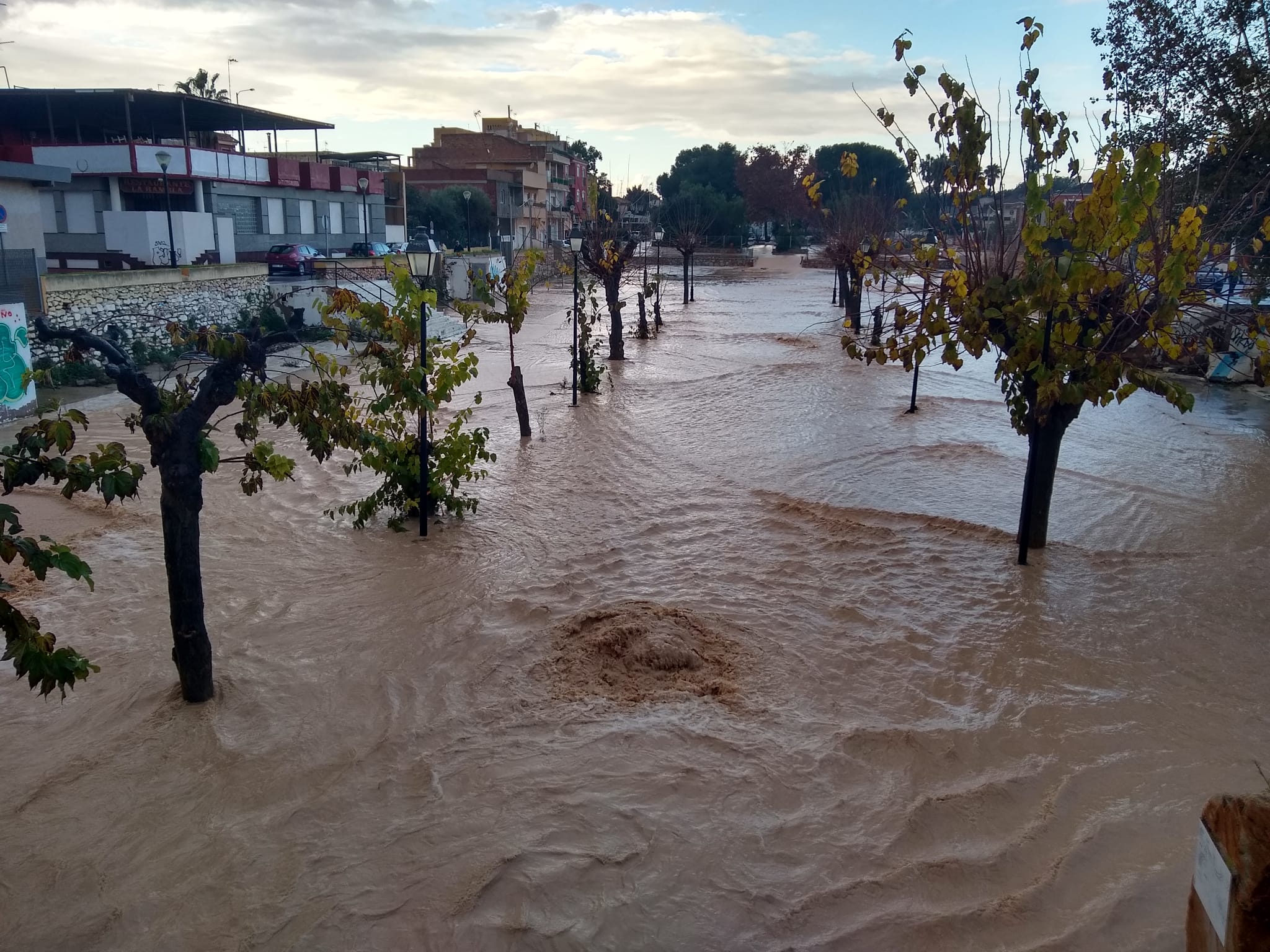 La crecida de las ramblas activa la alarma en la costa del Mar Menor