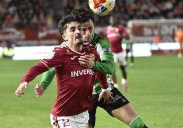 El Real Murcia da la cara pero no puede con un Betis de otra galaxia