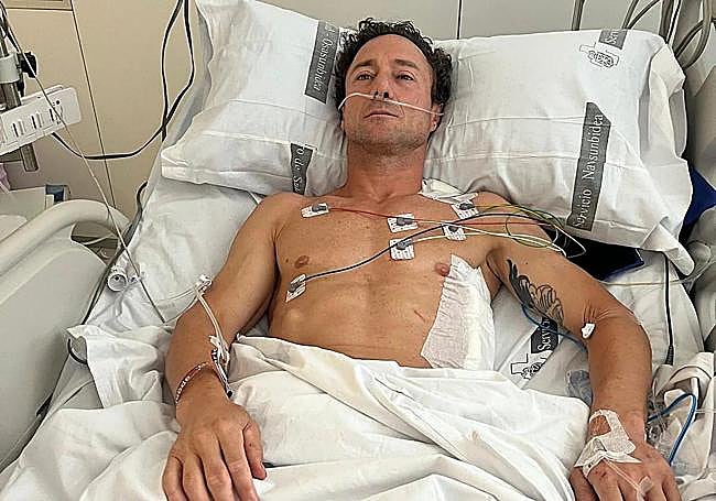 Rafaelillo, en la UCI del hospital de Navarra, este domingo.