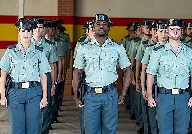 Jean Paul, en el centro, durante la presentación en Murcia de los 165 nuevos guardias civiles en prácticas.