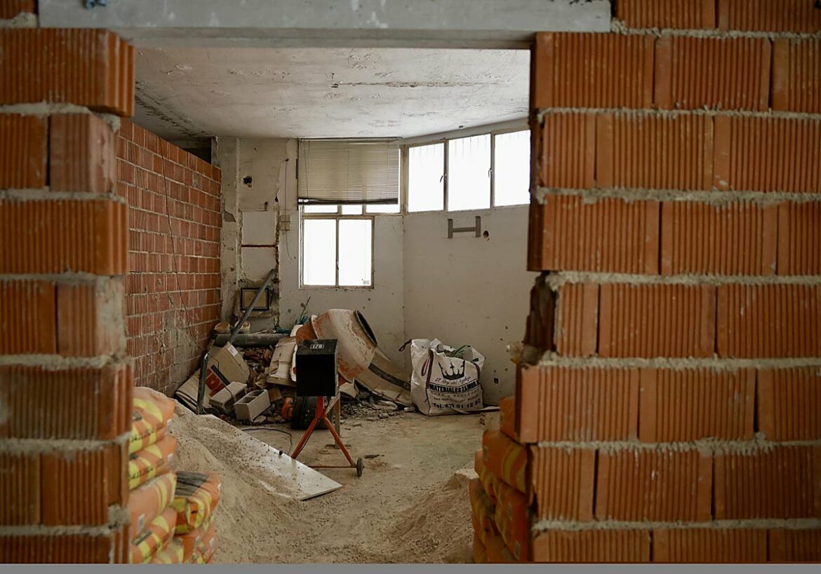 Nuevas instrucciones ‘anti zulos’ en Murcia: la fiebre por reconvertir locales comerciales en viviendas multiplica más del doble las licencias