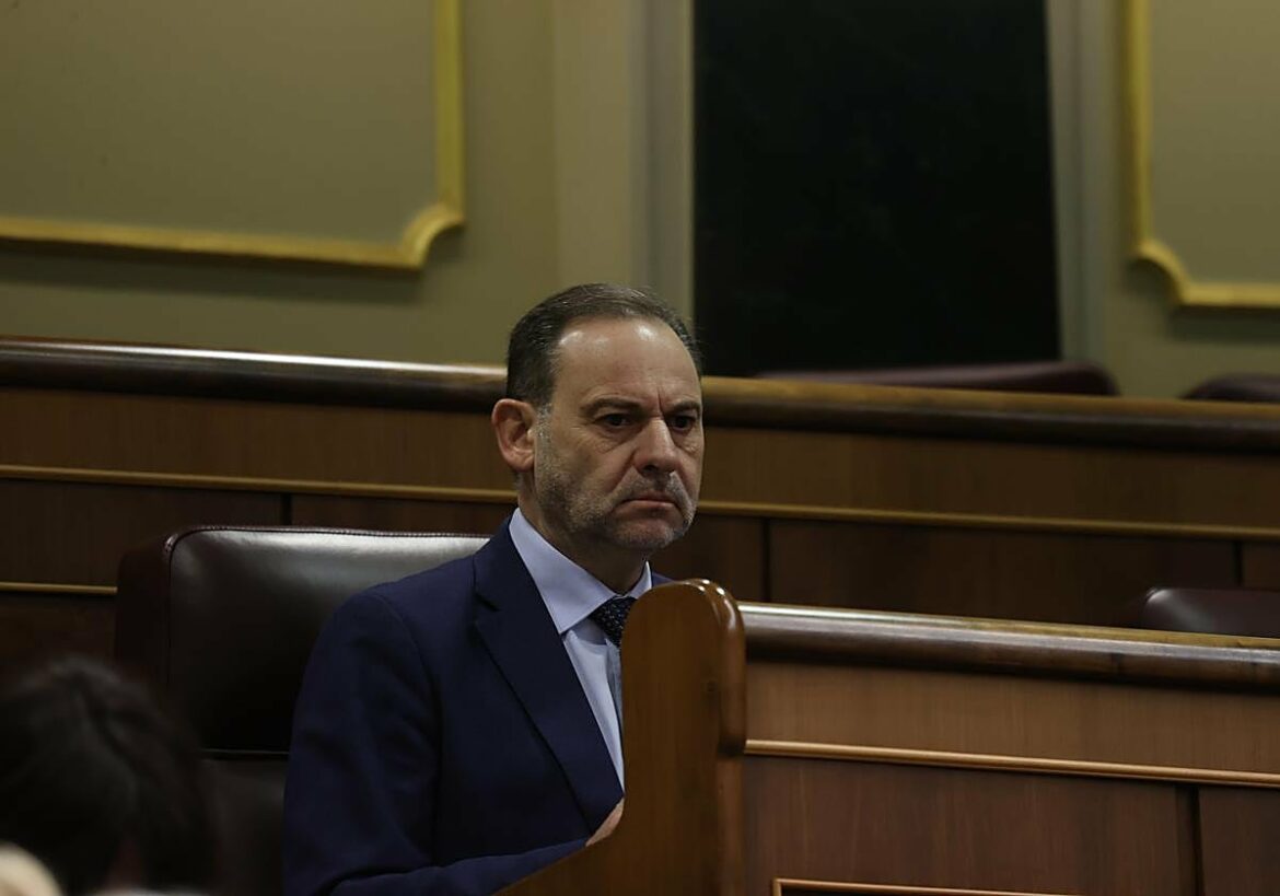 Ábalos renuncia a su acta de diputado y aboca la causa con Cerdán a un largo proceso en la Audiencia Nacional