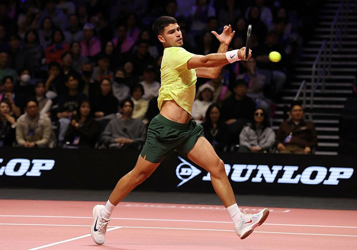 Carlos Alcaraz supera a Sinner en la exhibición de Corea antes de afrontar el Open de Australia