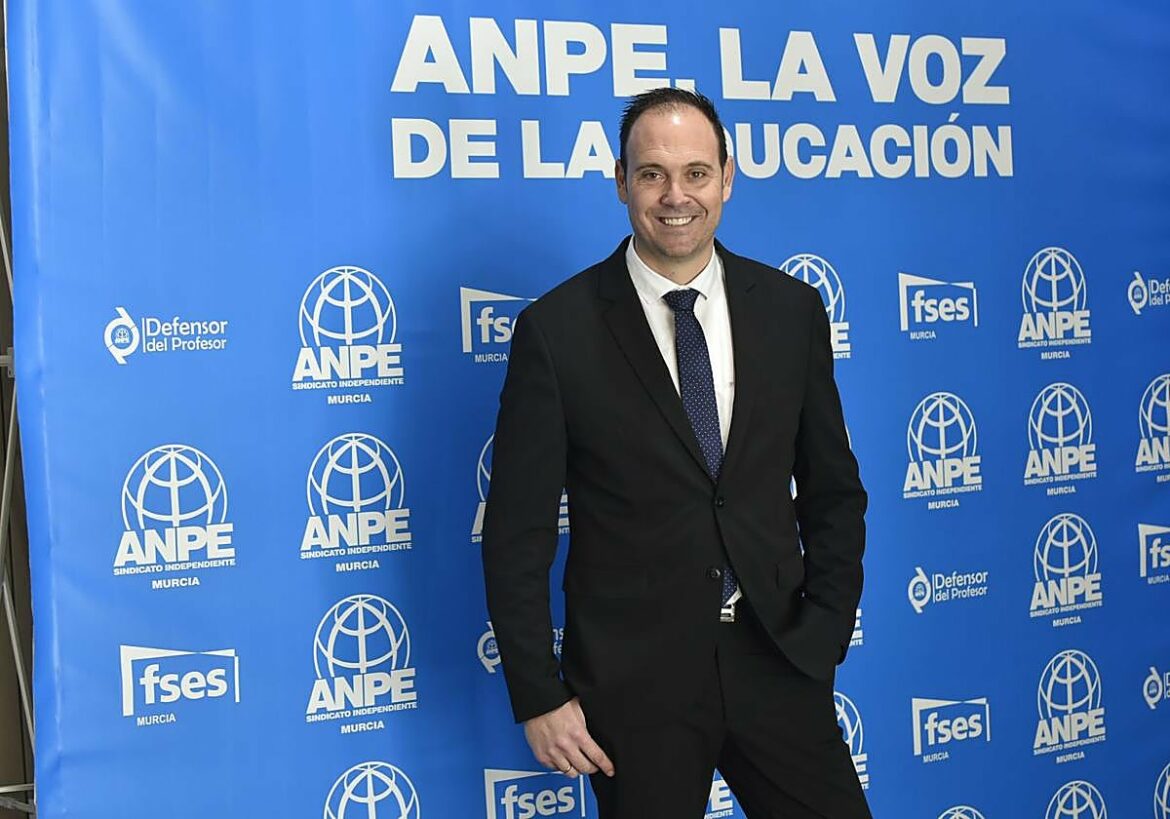 José Antonio Martínez Robles: «La mejora de la enseñanza pasa por reforzar la autoridad del profesorado»