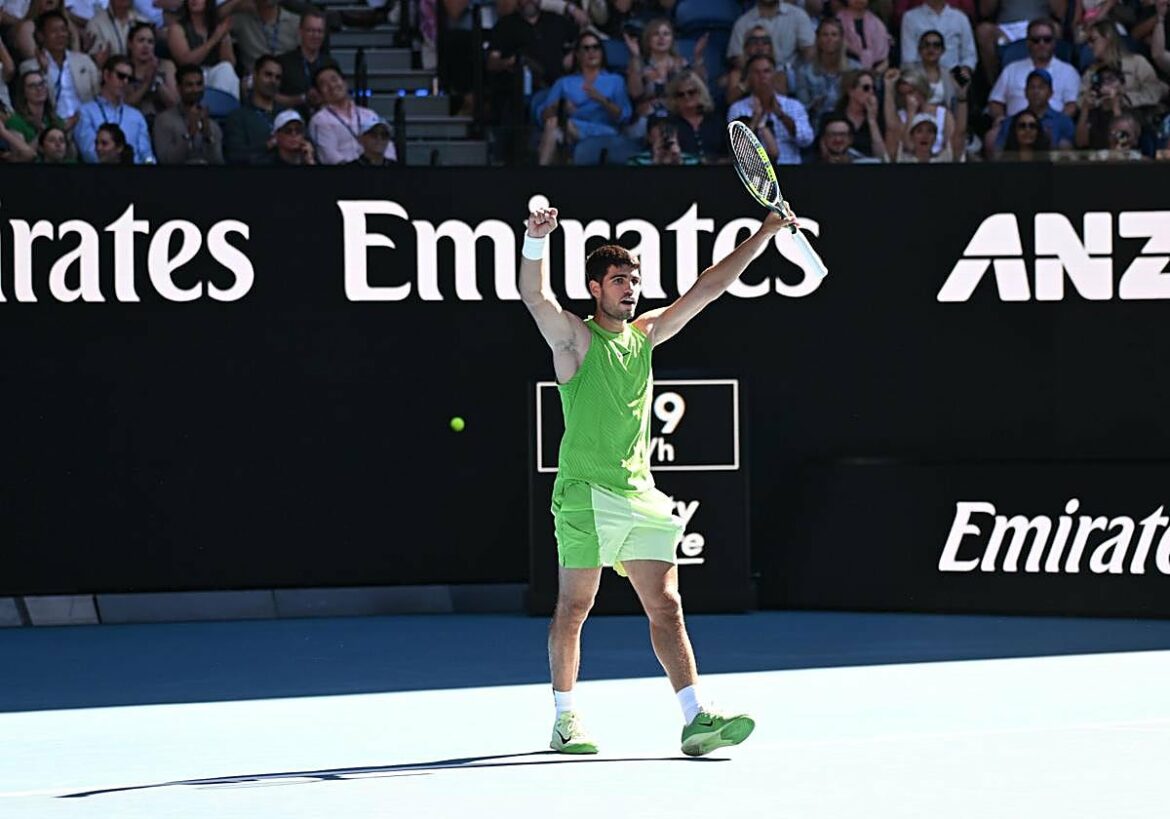 Carlos Alcaraz, con paso firme hacia la tercera ronda en Australia