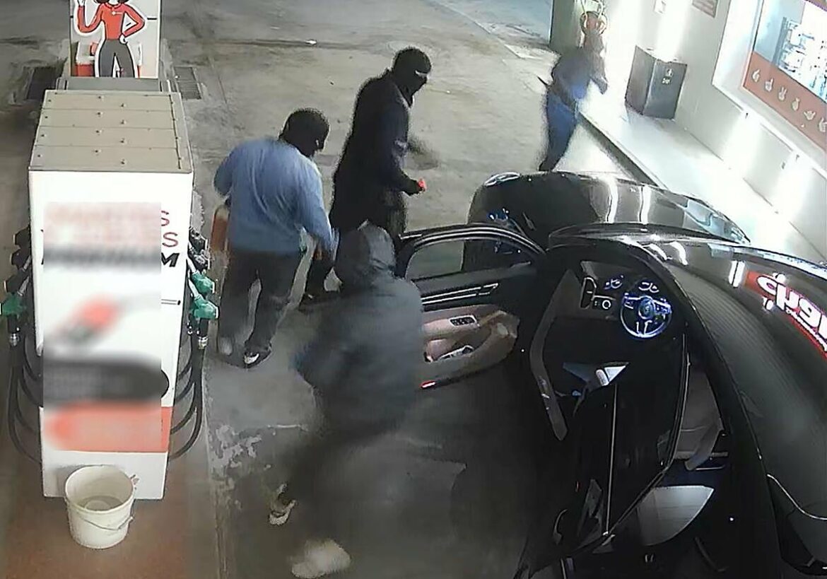 Cuatro detenidos por robos en gasolineras, comercios y viviendas en Beniel