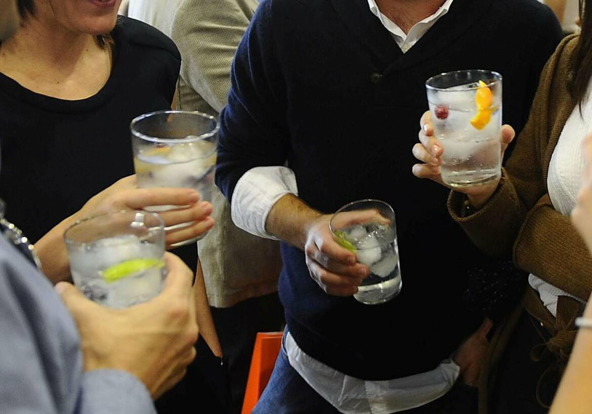 Ser alcohólico en Navidad: «El riesgo está en todas partes»