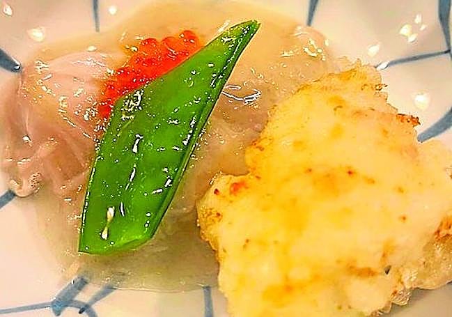 Gallineta con caldo en gelatina.