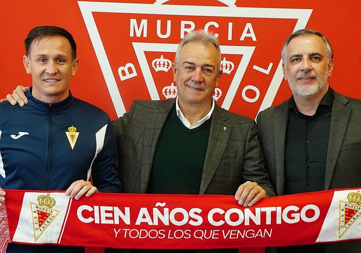 La nueva comisión deportiva del Real Murcia afronta su primer examen