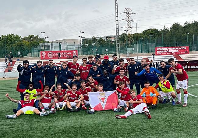 El Promises, segundo equipo juvenil del Real Murcia, celebra su pase a la Copa del Rey.