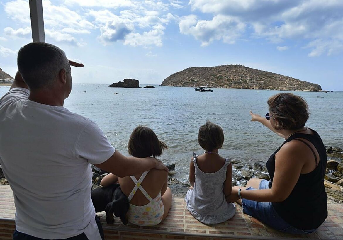 Costas eleva la protección de una de las mayores islas privadas de la Región