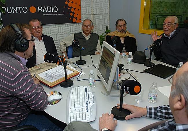 Tertulia en Punto Radio con colegas.