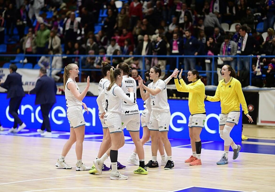 Una primera parte colosal le sobra al Hozono Jairis para ganar