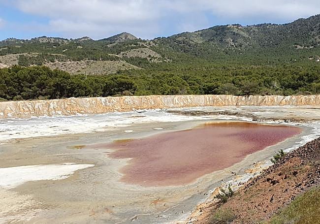 Decenas de depósitos mineros e industriales siguen sin plan de recuperación en la zona mediterránea