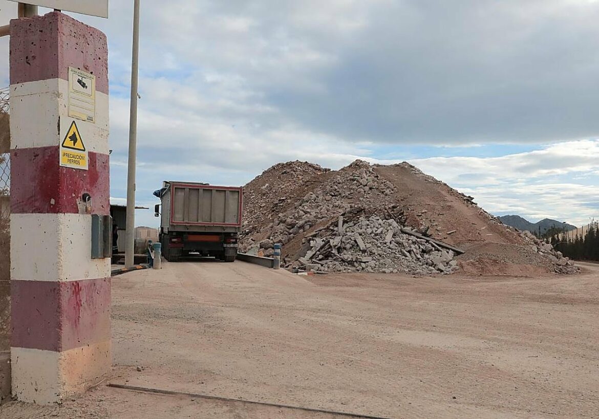 Vecinos de la zona oeste de Cartagena piden explicaciones por los traslados de material desde Los Mateos