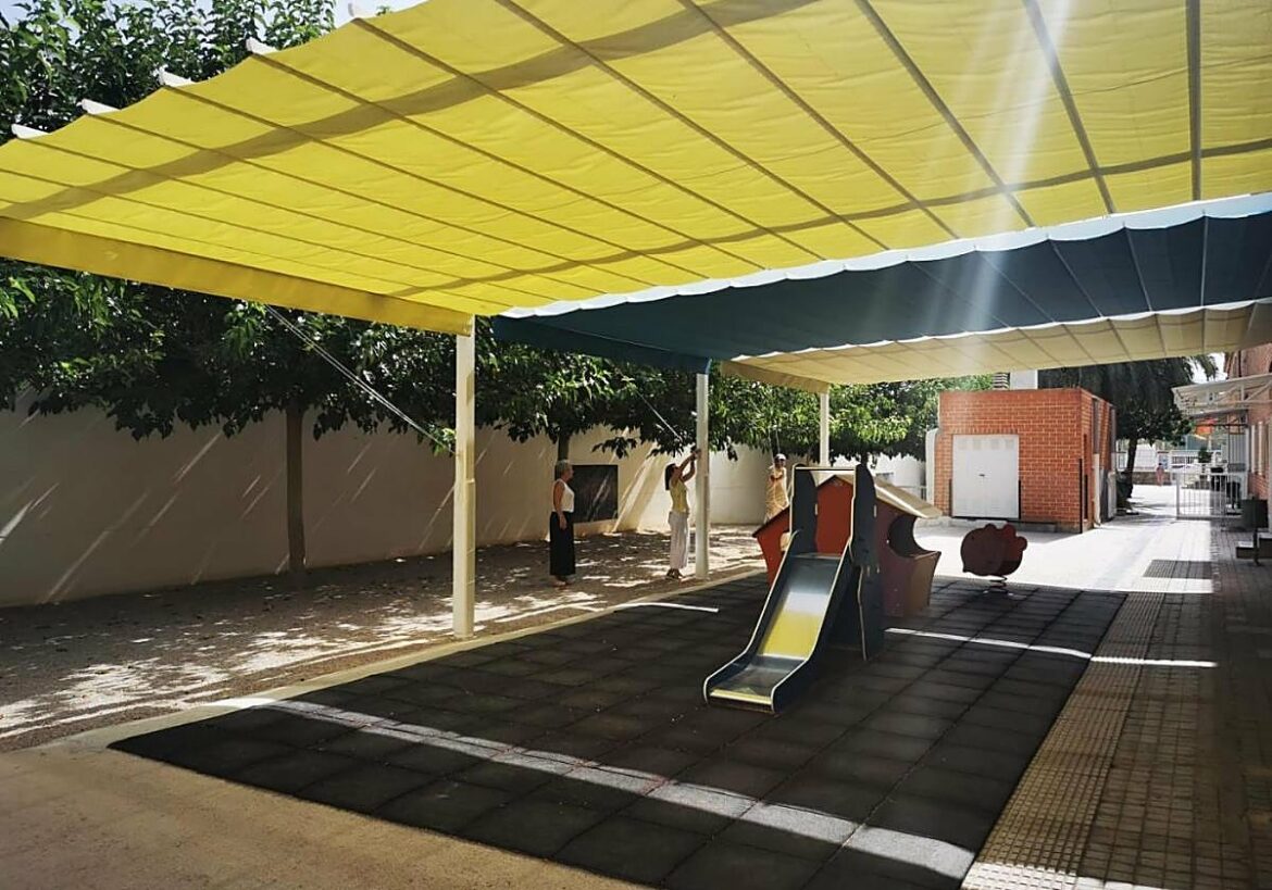 Otros doce colegios de Murcia dispondrán de toldos en las zonas de recreo