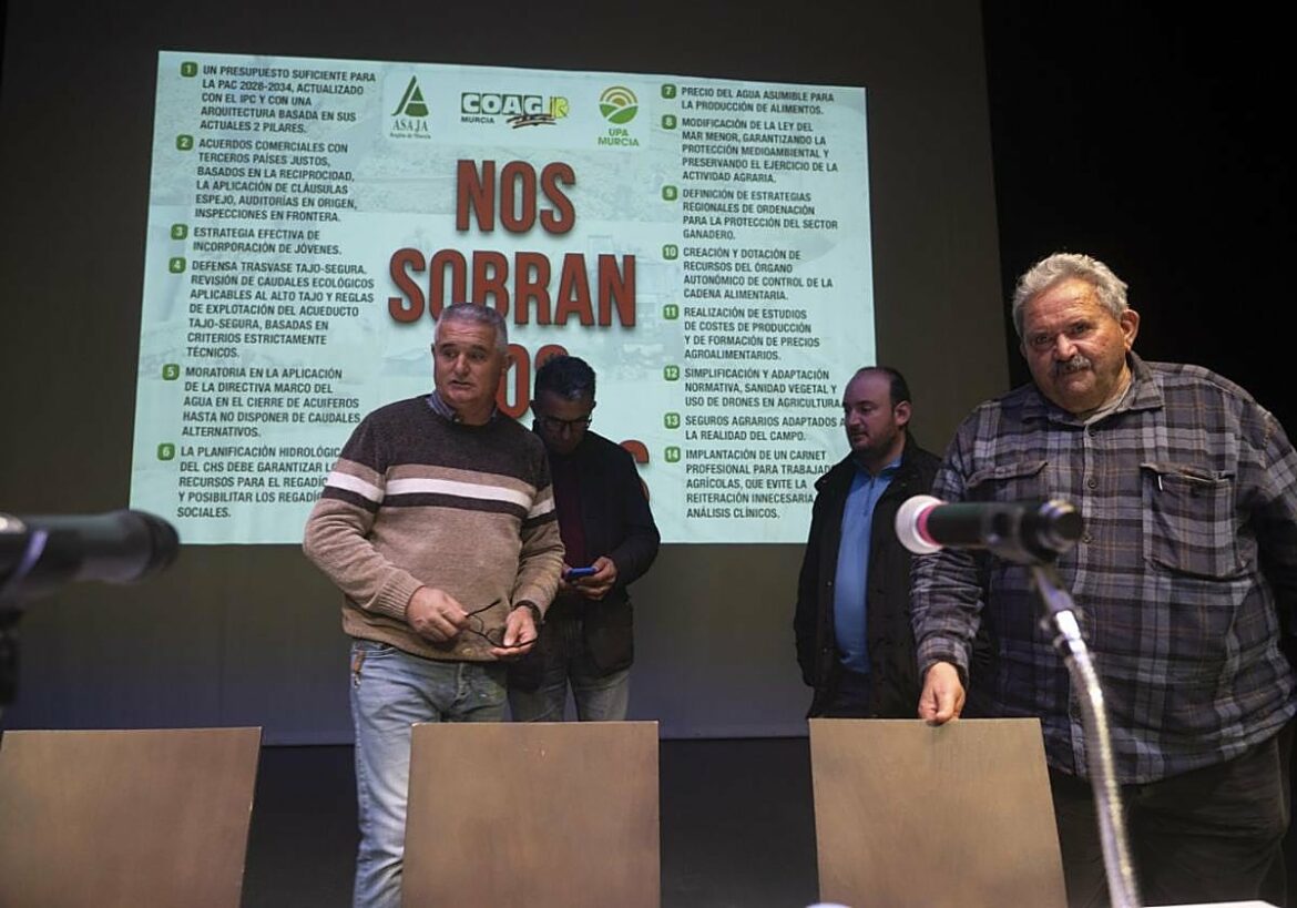 Cierre de alhóndigas y cortes de riego para secundar el parón en el campo