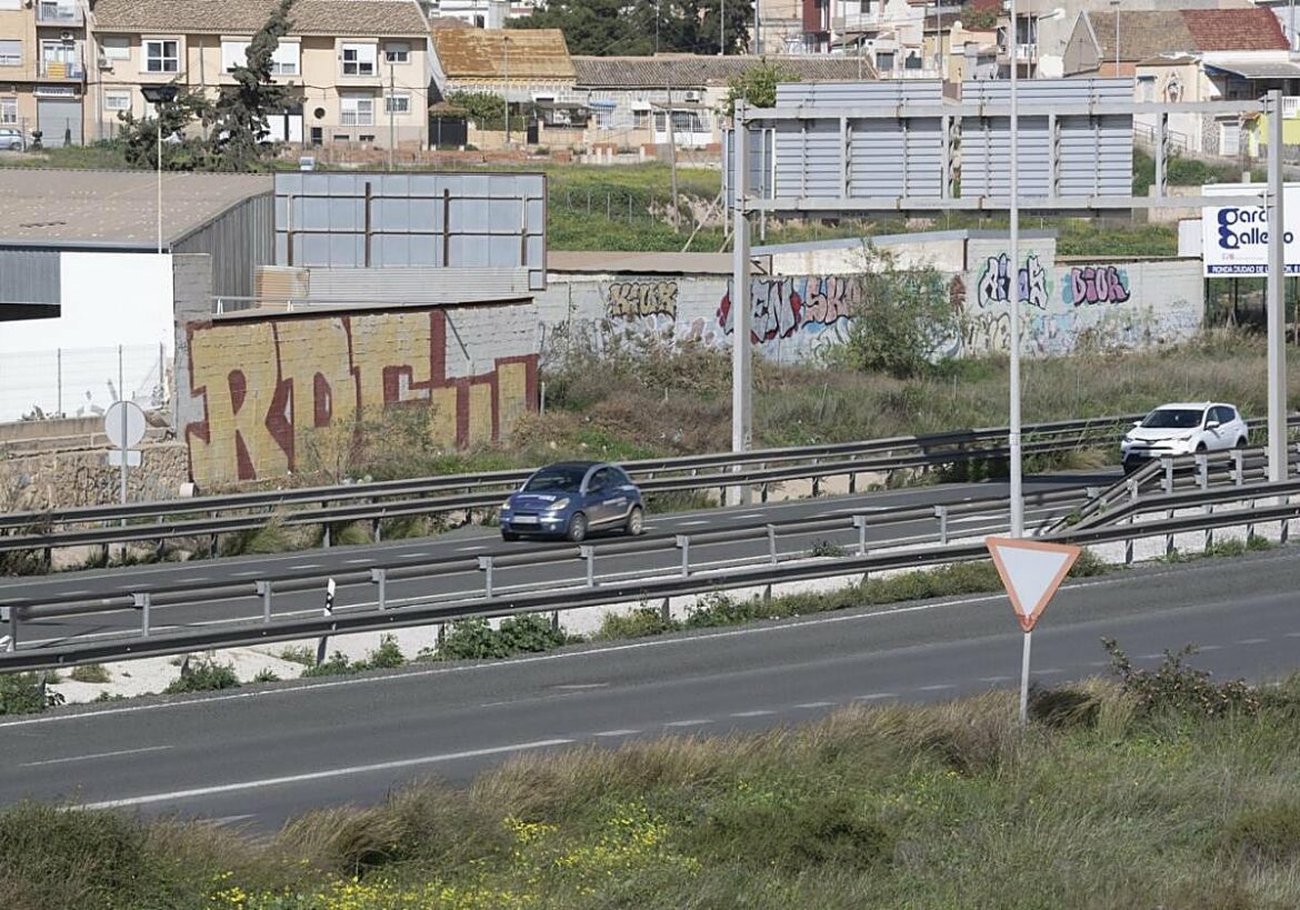 Vecinos de Cartagena reclaman un reasfaltado integral de la Ronda Transversal