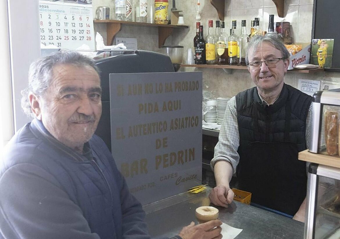 El bar de Cartagena que inventó el café asiático busca el relevo generacional para seguir abierto