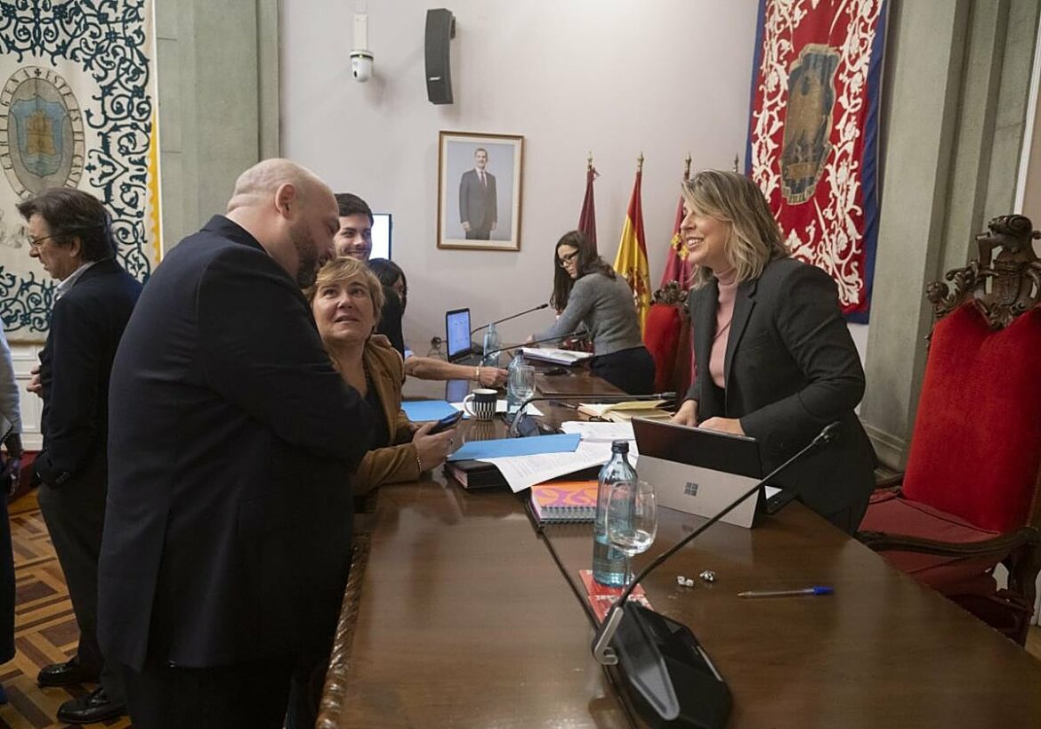 El gobierno local de Cartagena estudia aumentar más la distancia entre huertos solares y viviendas