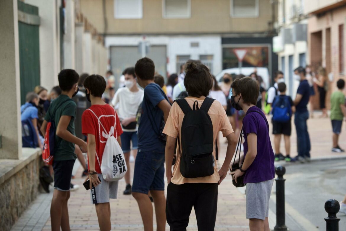 Miles de escolares por debajo del umbral de la pobreza no tienen beca de comedor
