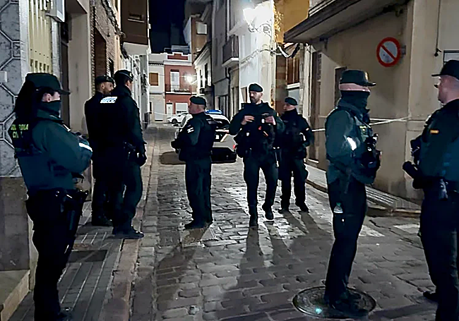 Un hombre mata a cuchilladas a un niño de 13 años amigo de su hijo y se entrega