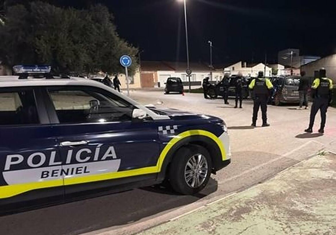La Policía Local de Beniel detiene a tres personas por robo y agresión y recupera cuatro vehículos