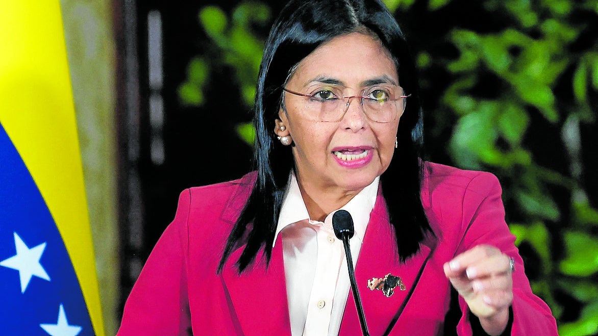 La vicepresidenta, Delcy Rodríguez, es la primera en la línea de sucesión.
