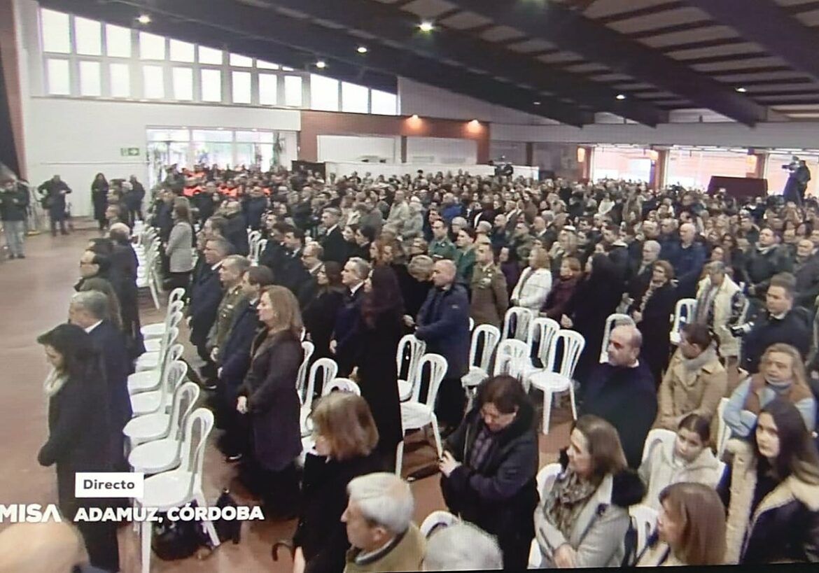 Adamuz se vuelca en la misa en memoria de los 45 fallecidos en el siniestro ferroviario