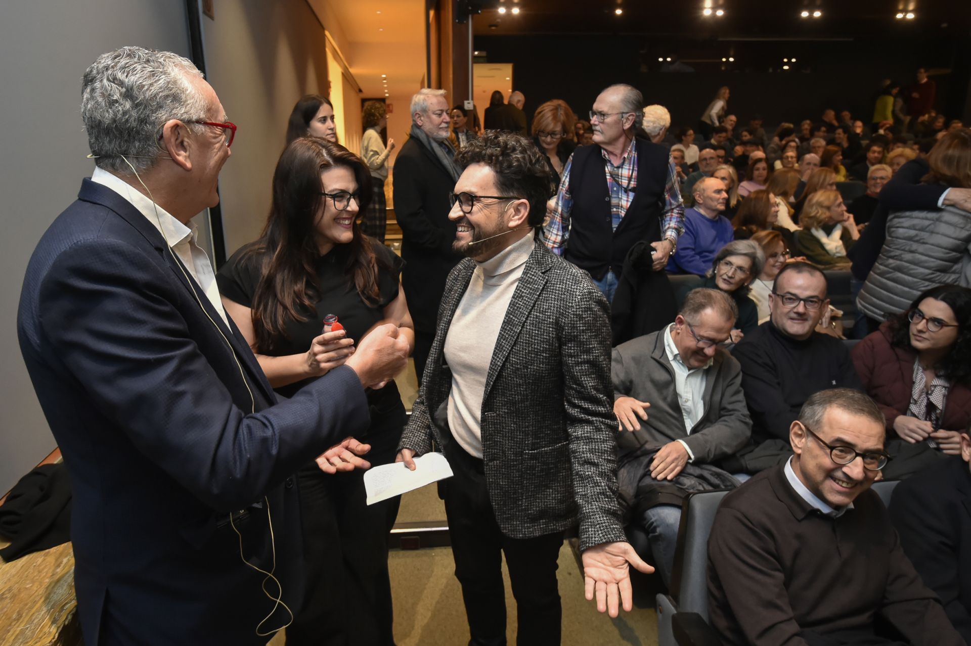 Las imágenes del cirujano José Manuel Rodríguez en el Aula de Cultura de LA VERDAD