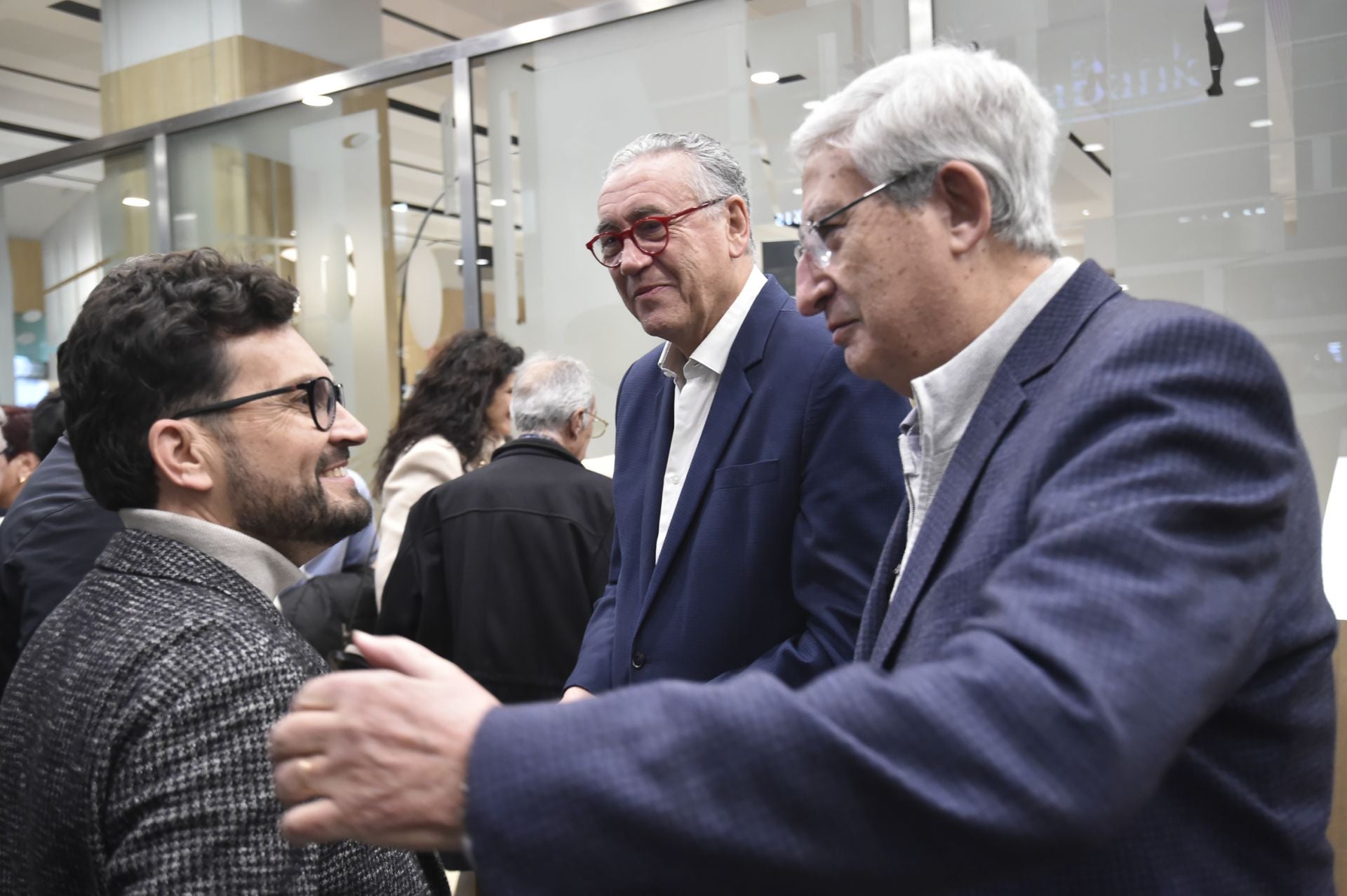 Las imágenes del cirujano José Manuel Rodríguez en el Aula de Cultura de LA VERDAD