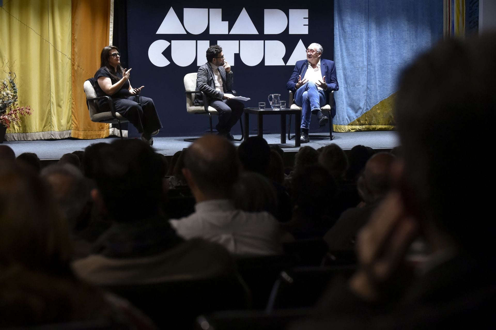 Las imágenes del cirujano José Manuel Rodríguez en el Aula de Cultura de LA VERDAD