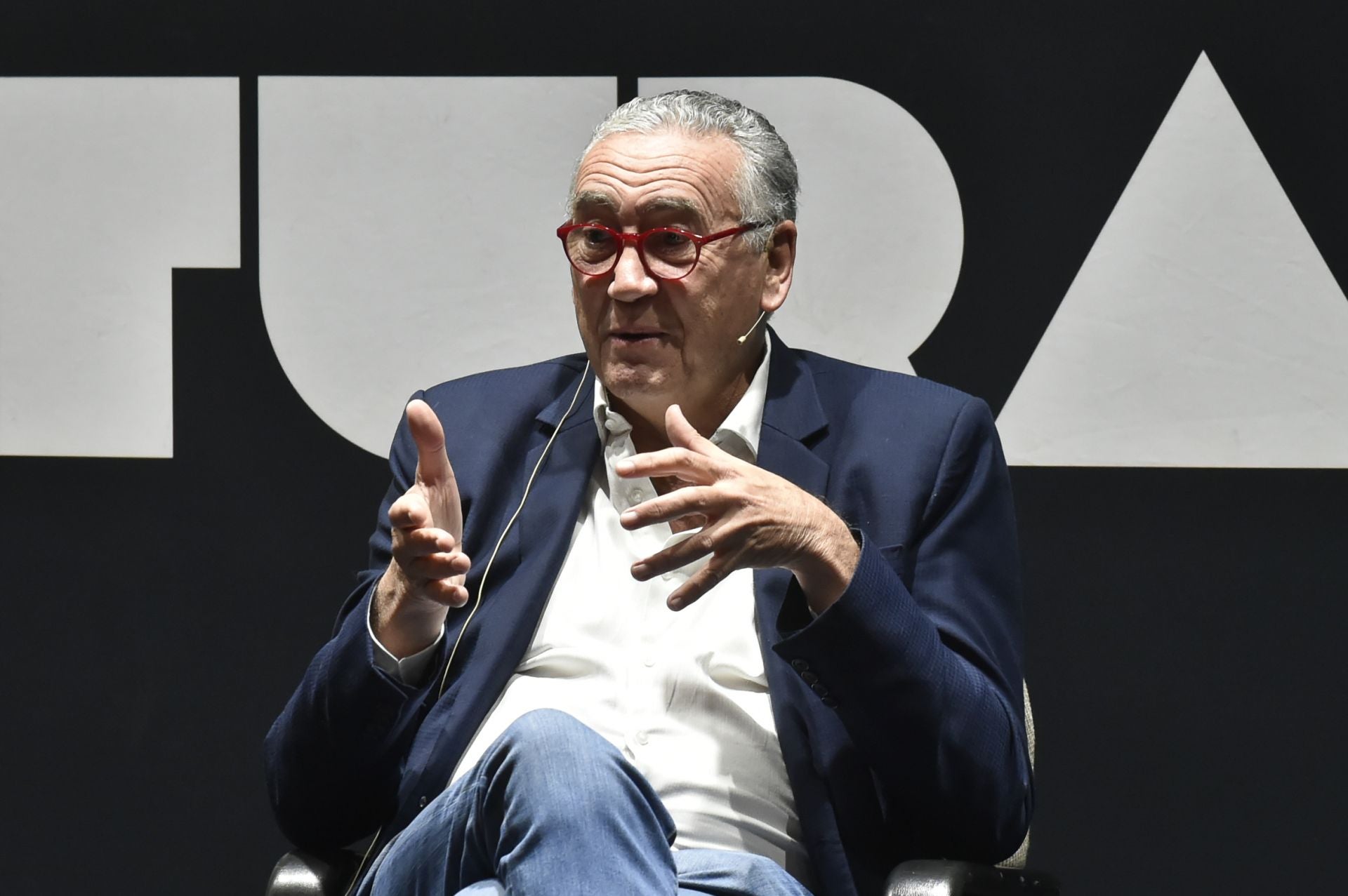 Las imágenes del cirujano José Manuel Rodríguez en el Aula de Cultura de LA VERDAD