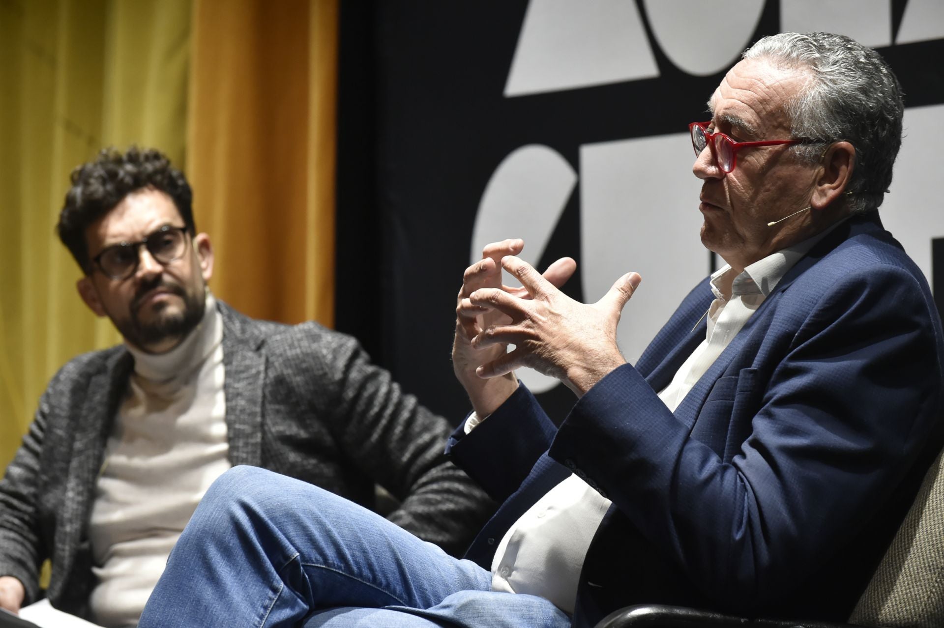 Las imágenes del cirujano José Manuel Rodríguez en el Aula de Cultura de LA VERDAD