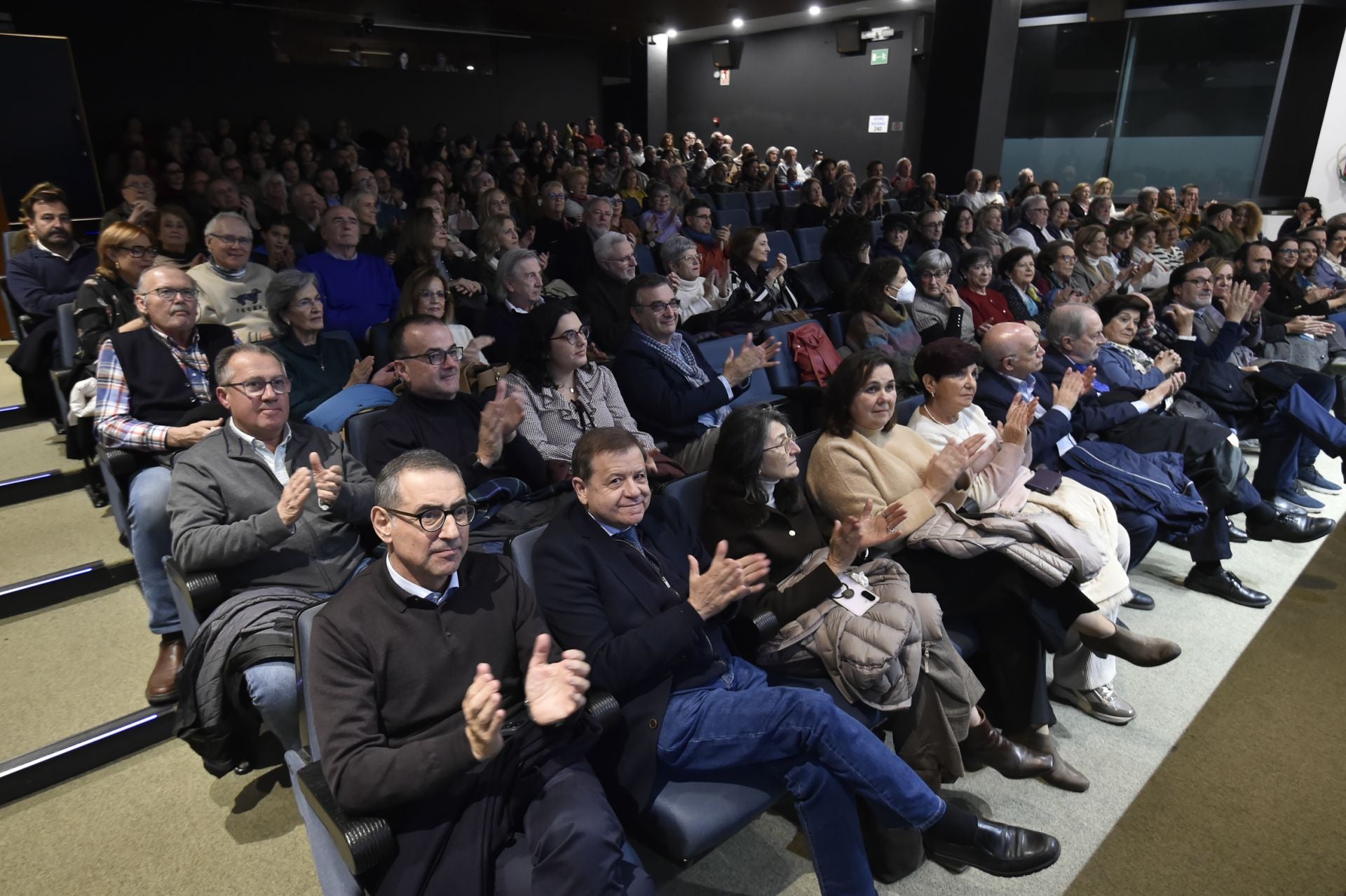 Las imágenes del cirujano José Manuel Rodríguez en el Aula de Cultura de LA VERDAD