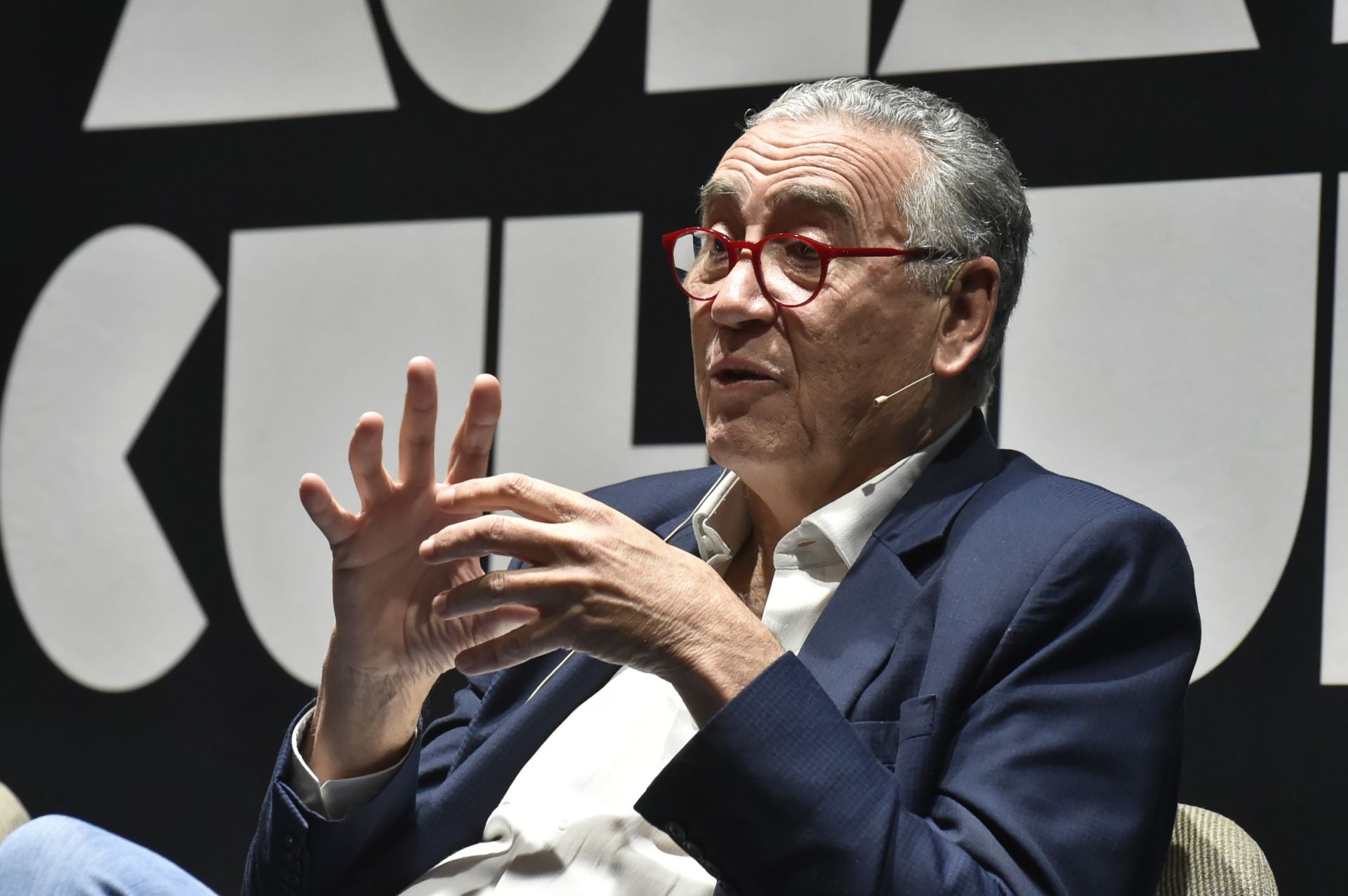 Las imágenes del cirujano José Manuel Rodríguez en el Aula de Cultura de LA VERDAD