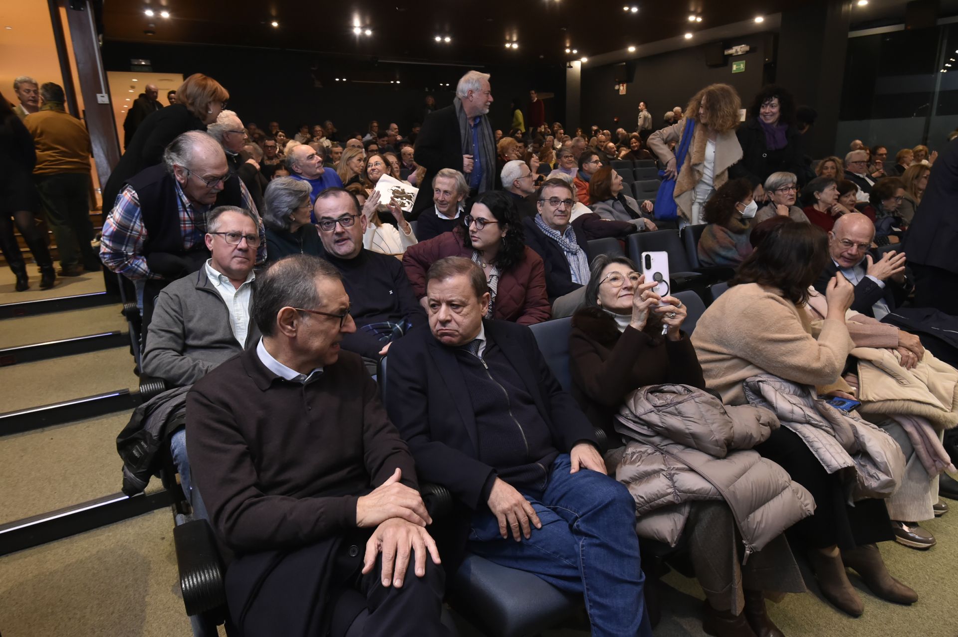 Las imágenes del cirujano José Manuel Rodríguez en el Aula de Cultura de LA VERDAD